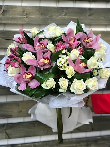 Букет цветов из: Розы и Хризантемы в Оричах