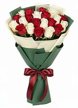 Букет Микс из красных и белых роз в Оричах