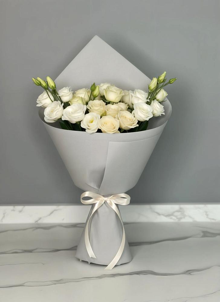 Букет цветов из: Розы и Лизиантусы в Оричах