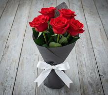 Букет 5 Красных роз Эдлесс Лав в Оричах