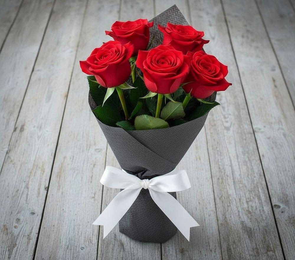 Букет 5 Красных роз Эдлесс Лав в Оричах