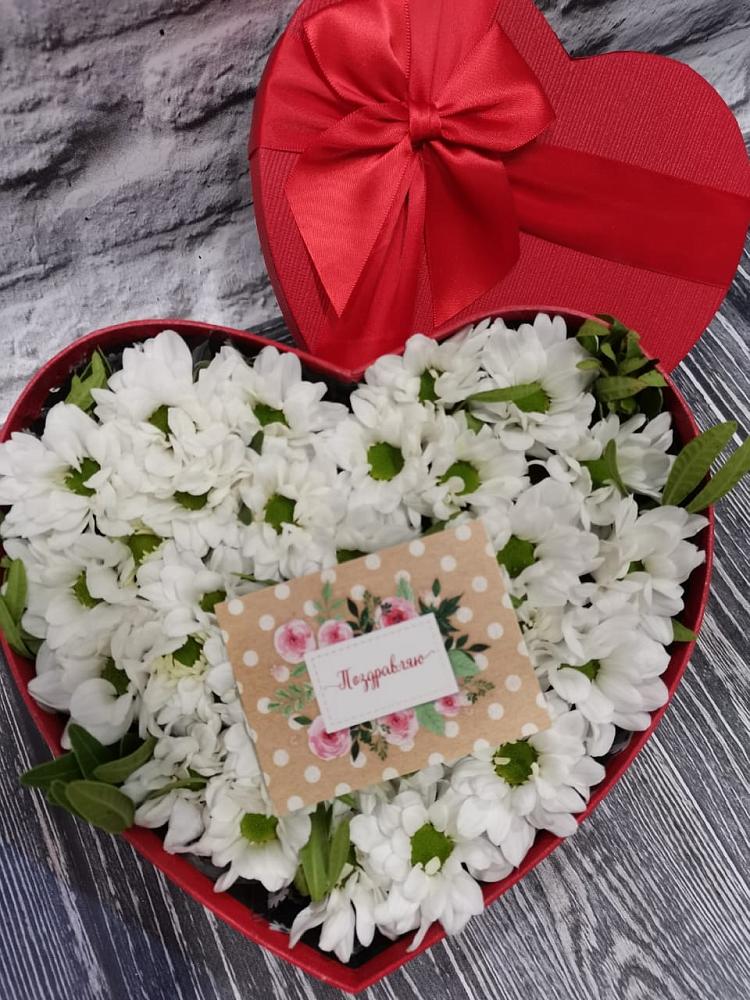 Цветочная композиция из Хризантемы в виде сердца в Оричах