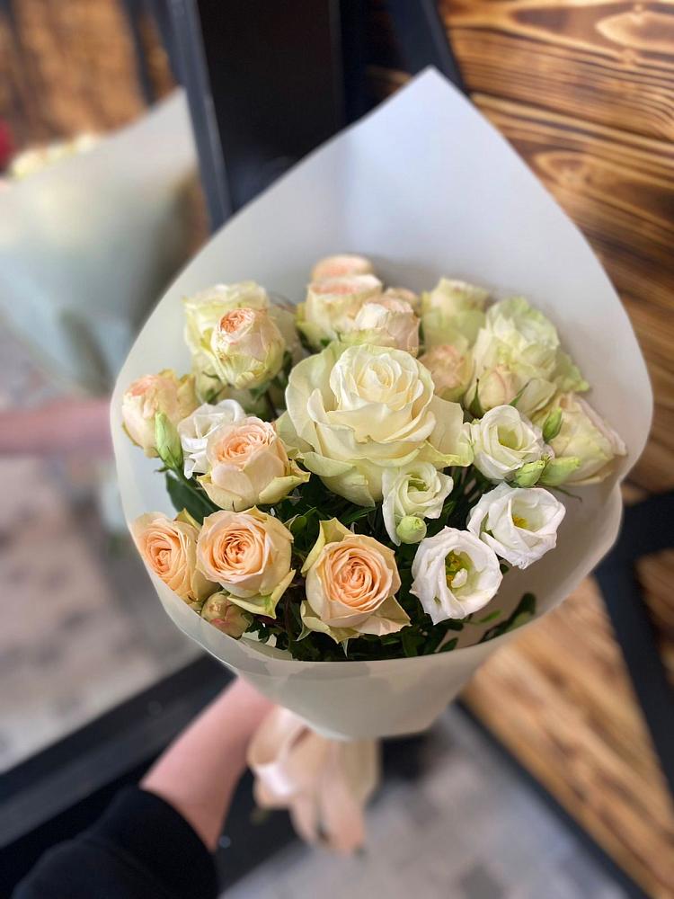 Букет цветов из: Розы и Лизиантусы в Оричах